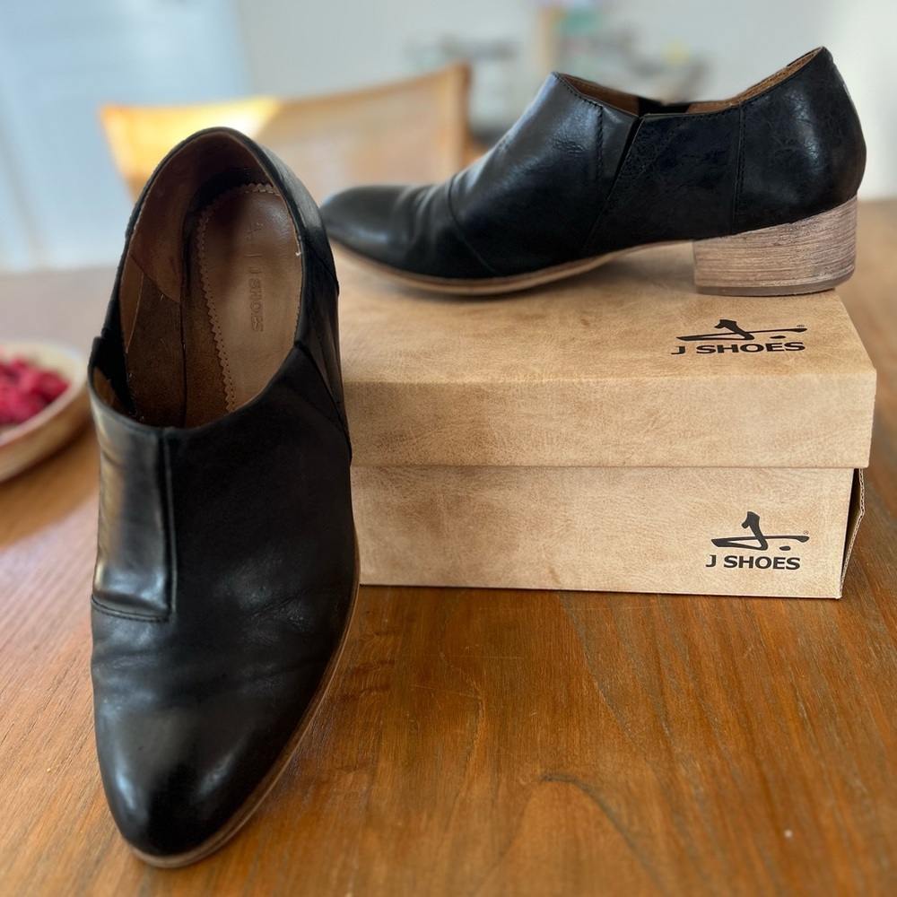 J. Shoes - Picture 2 of 10